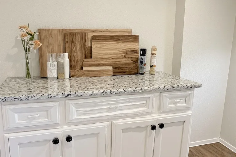 Comparing Alder Wood with Other Cabinet Materials