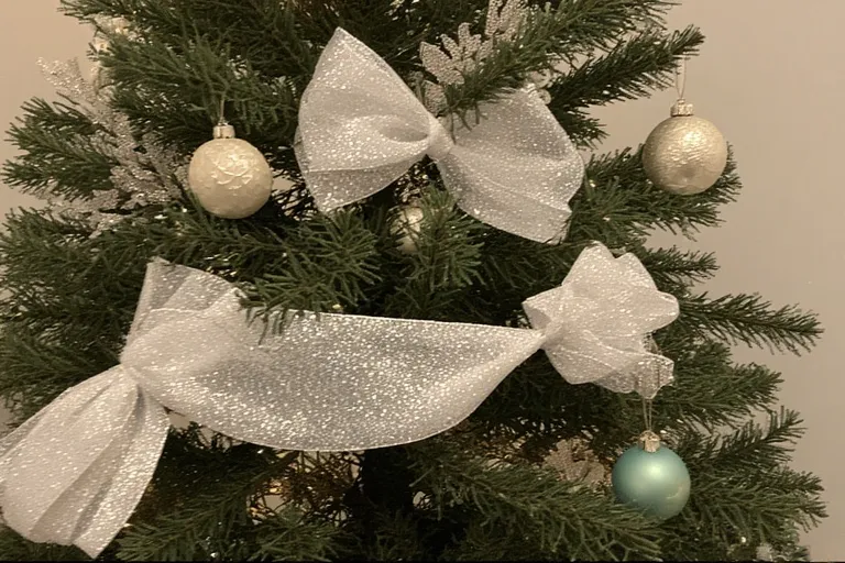 DIY Ribbon Decorations for Trees