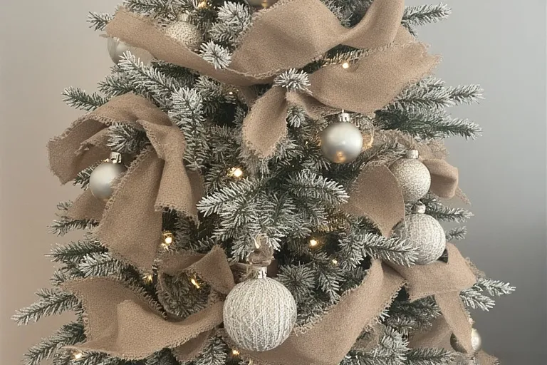 Rustic Christmas tree decorations